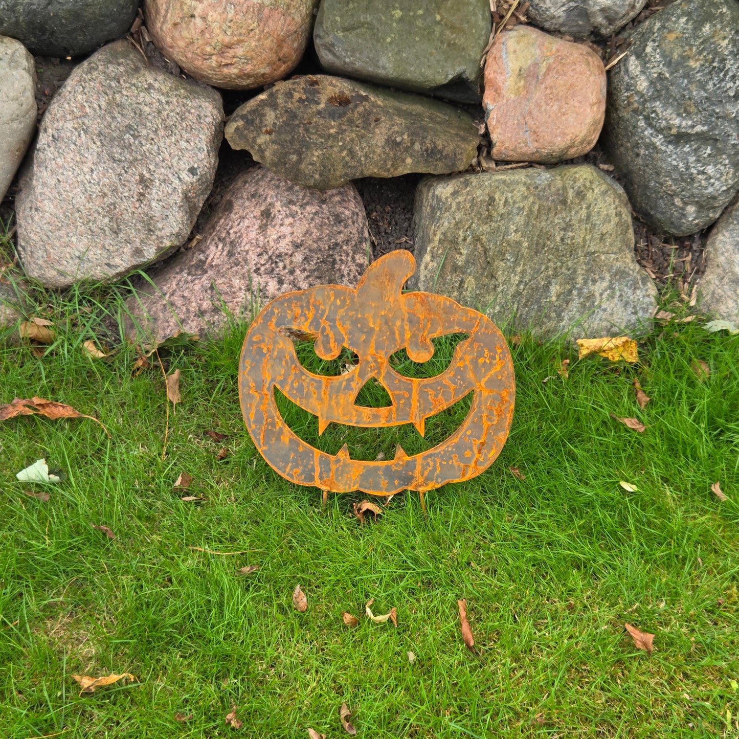 Halloween Kürbis mit Vampierzähnen Edelrost Gartendeko Rost Deko