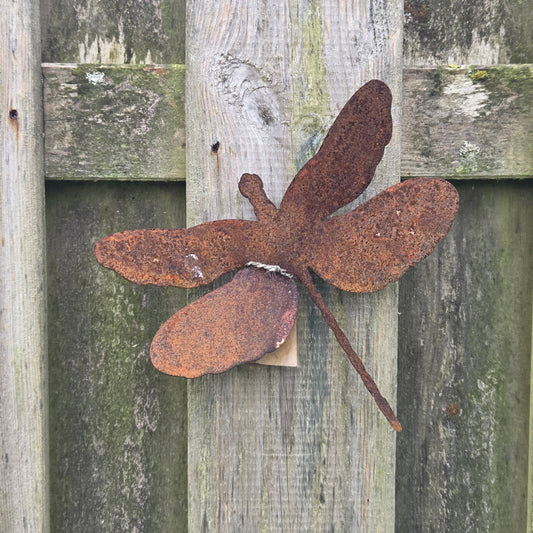 Libelle mit Schraube