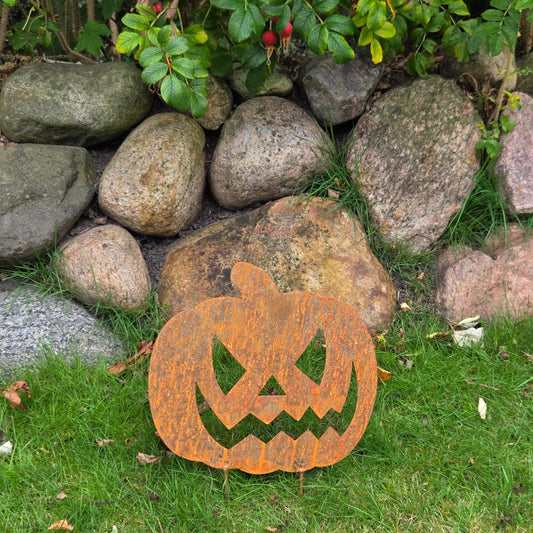 Halloween Kürbis mit grimmigem Blick