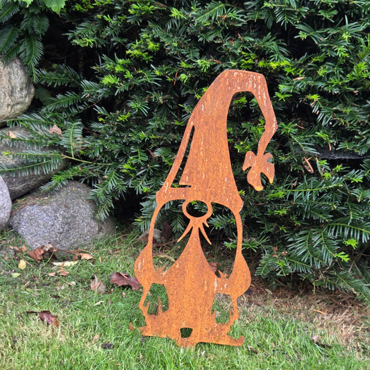 Edelrost Gartenstecker „Wichtel mit gebogener Mütze“