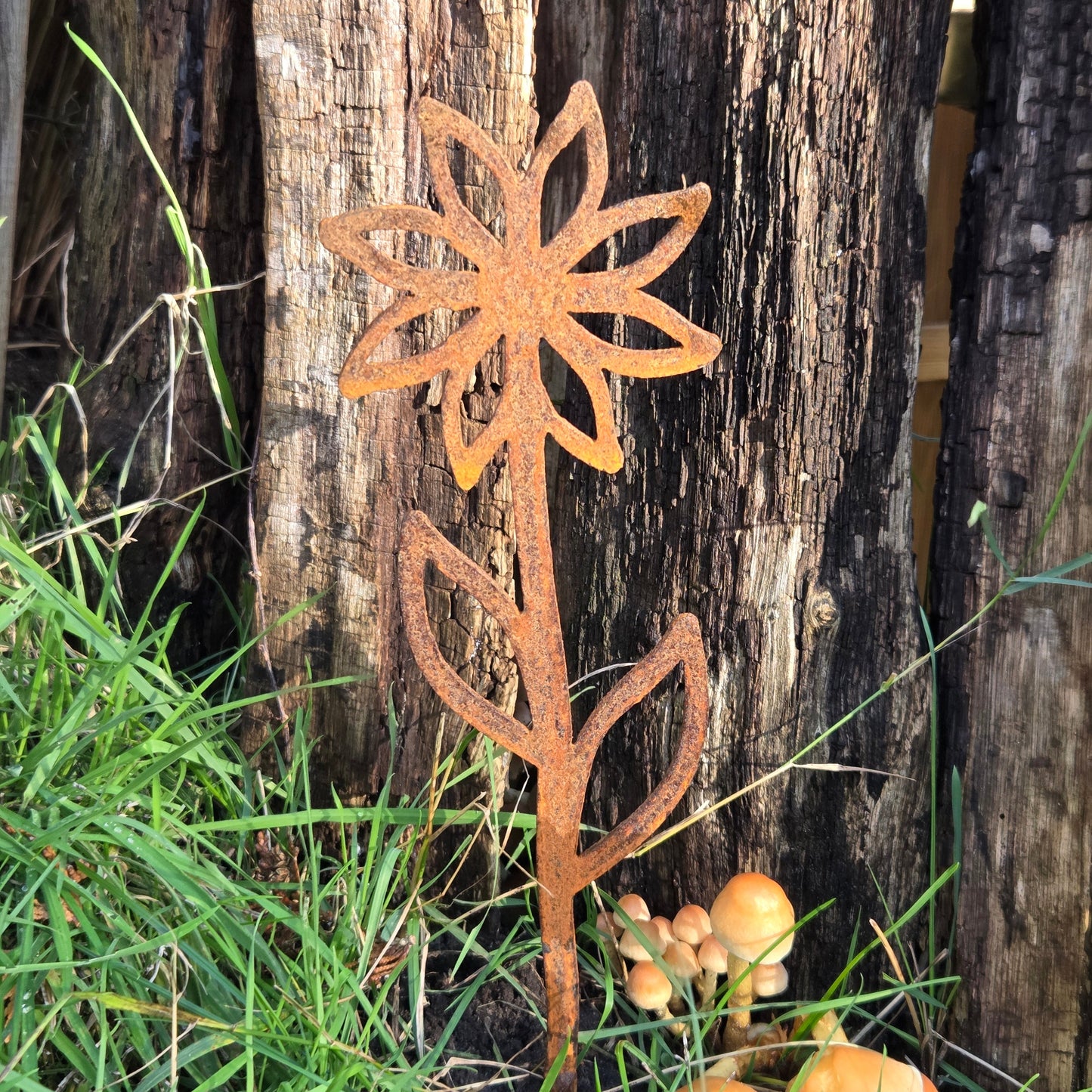 Edelrost Gartenstecker „Blume mit filigraner Blüte“