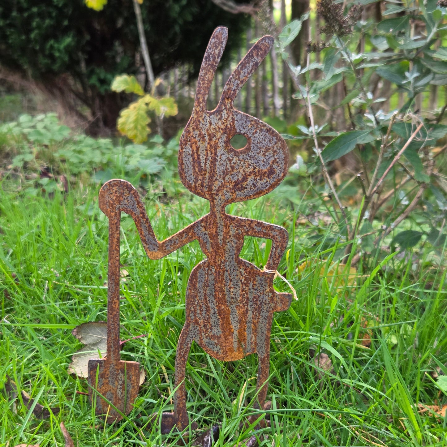 Edelrost Gartenstecker „Ameise mit Spaten“