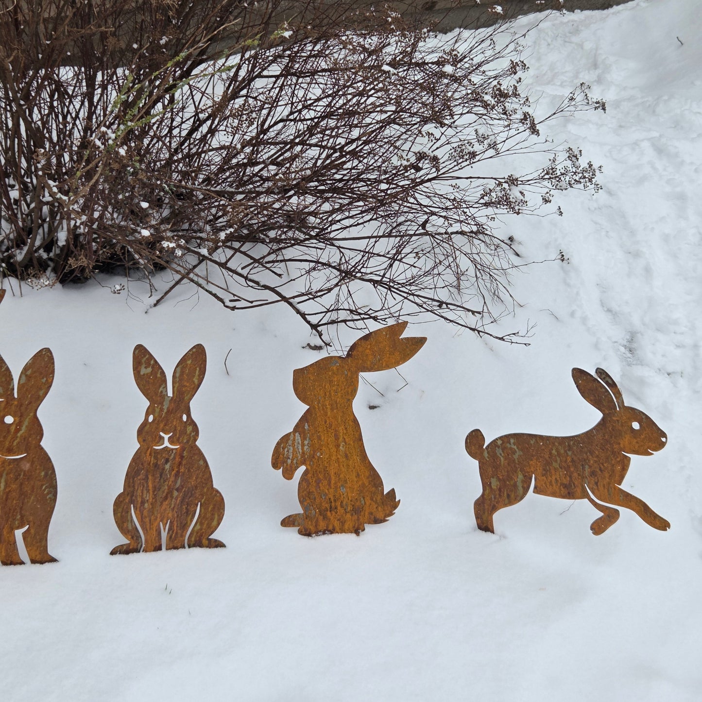 Edelrost Hase springend – Gartendeko aus Metall