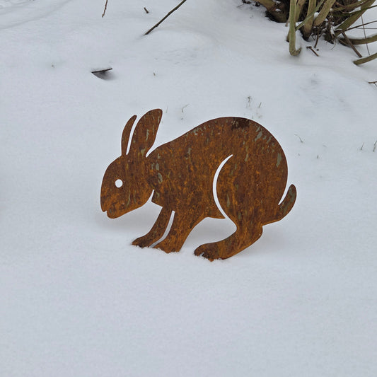 Edelrost Hase laufend – Gartendeko aus Metall mit Erdstecker